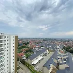 Comfy 2Br Apartment At Gateway Pasteur Near Pasteur Exit Toll By Travelio